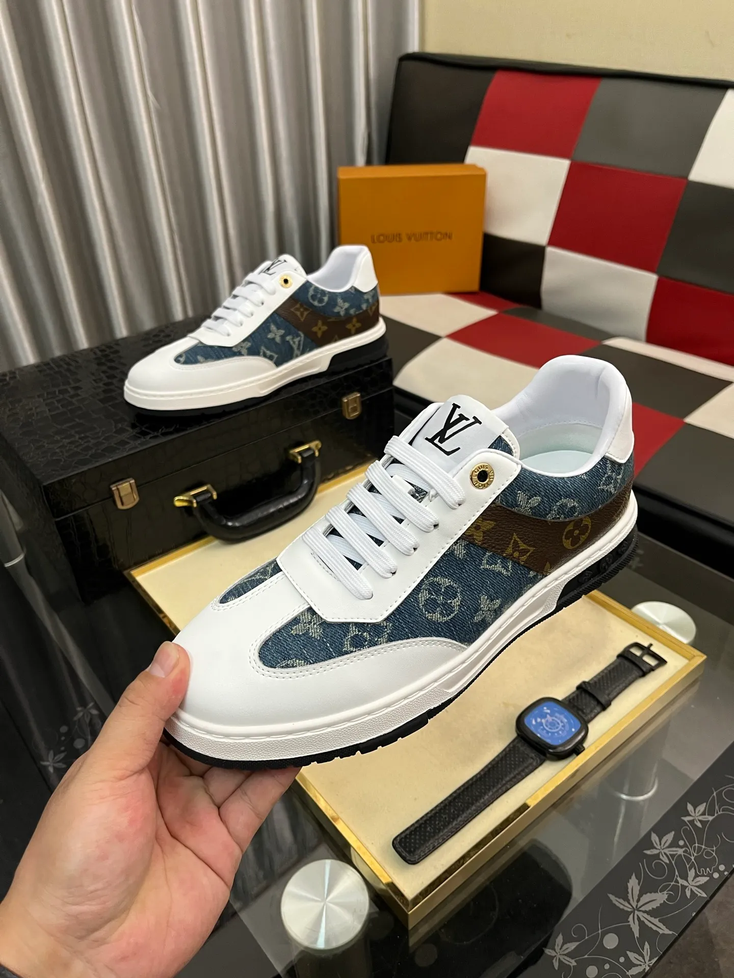 Men's shoes 💰400⌚️⌚️《Louis vuitton/LV Louis Vuitton》original quality.~ Unique modern style sneakers. 🏃A must-have casual shoe for trendy men😍😍 Original brand imported from Italy, imported original leather, cowhide lining (refuses to discolor and grind feet) sole: original sole provided by the original factory, French lazy style design ⚠️Fit to the feet, original quality, super comfortable original sole. Code number: 38-442️⃣Colors available